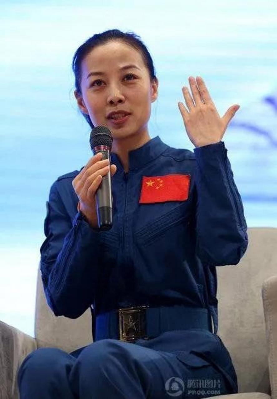 女航天員王亞平簡(jiǎn)介，中國(guó)太空探索的璀璨明珠，中國(guó)太空探索璀璨明珠，女航天員王亞平簡(jiǎn)介