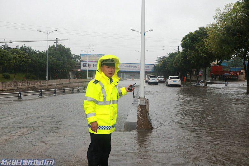 四川綿陽暴雨最新報(bào)道，城市面臨嚴(yán)峻挑戰(zhàn)，緊急救援行動全面展開，四川綿陽暴雨引發(fā)城市危機(jī)，緊急救援行動全力展開