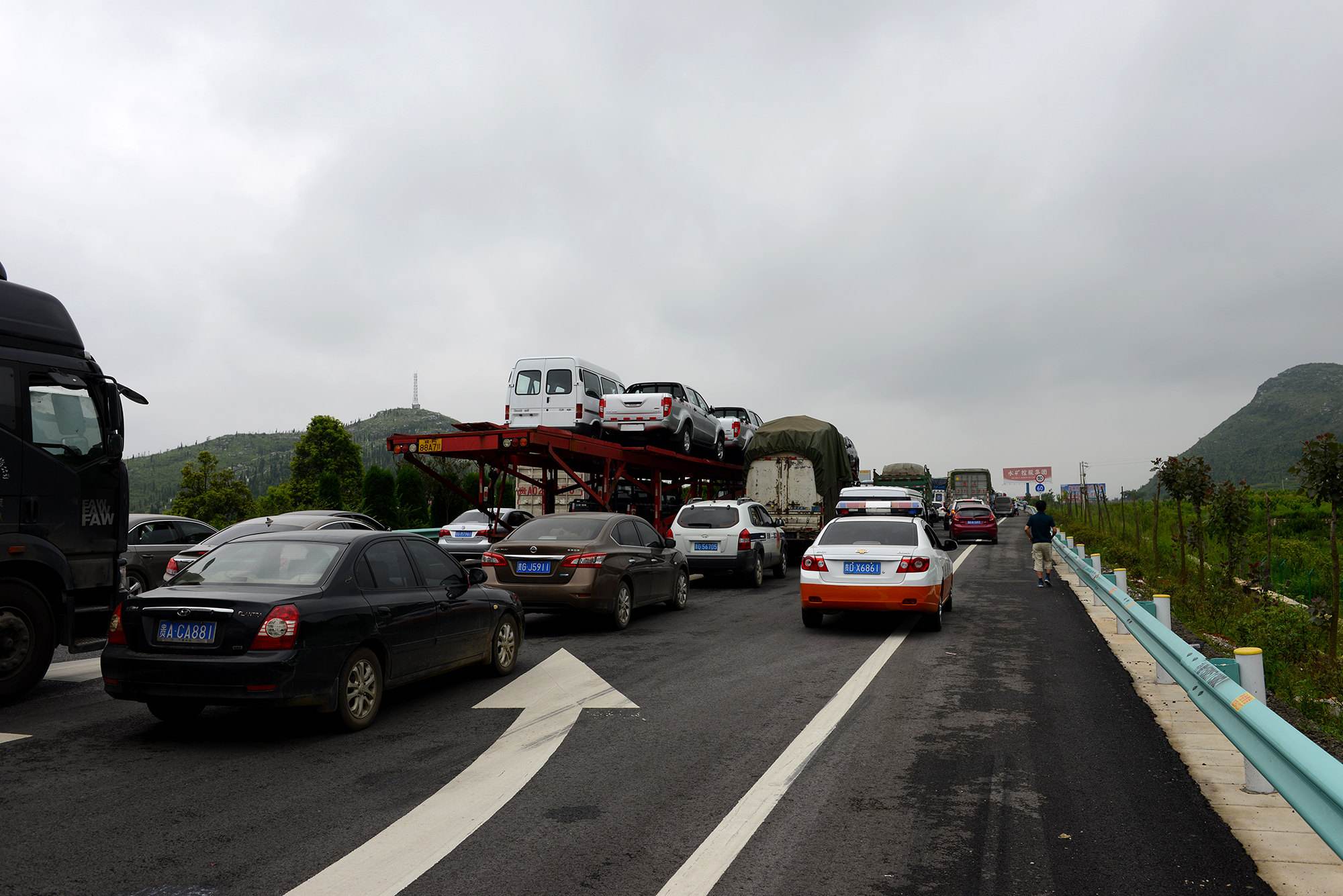 國慶期間高速路堵車路況最新報(bào)告，國慶高速路擁堵實(shí)時(shí)更新報(bào)告，路況最新報(bào)告