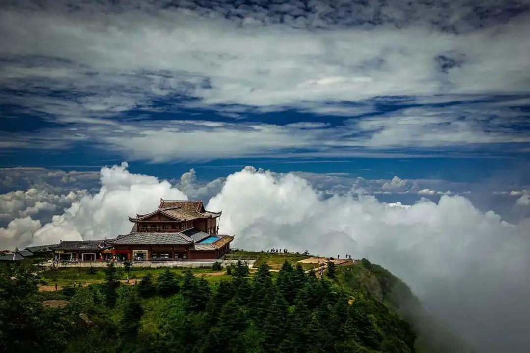 峨眉山，自然與文化的壯麗交響，峨眉山，自然與文化交融的壯麗交響樂(lè)章